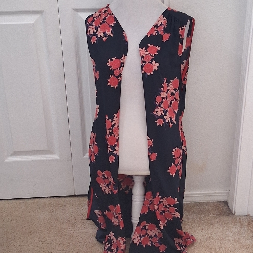 Pleione Open Front Floral Vest/Duster    Size M